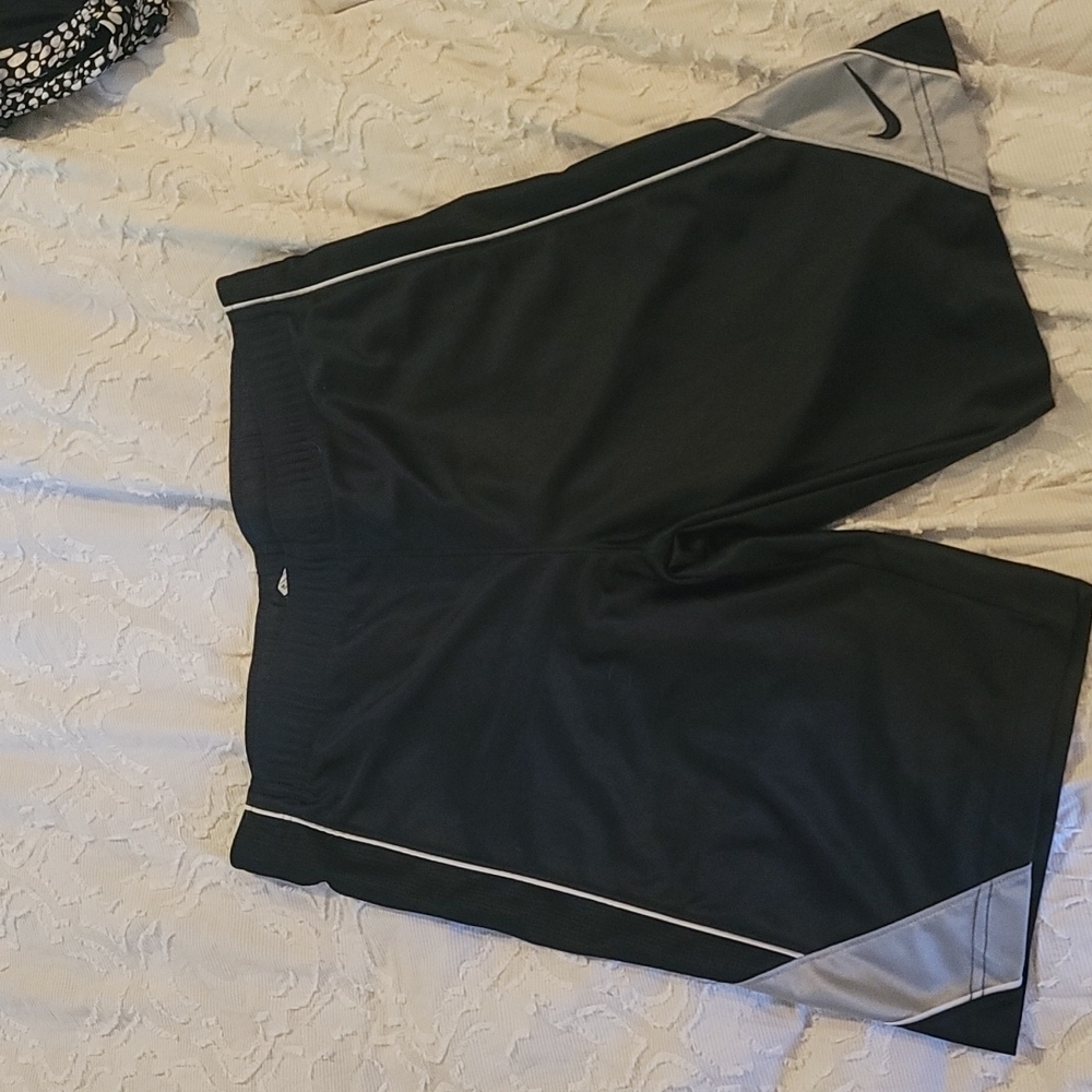 Nike youth basketball shorts size medium